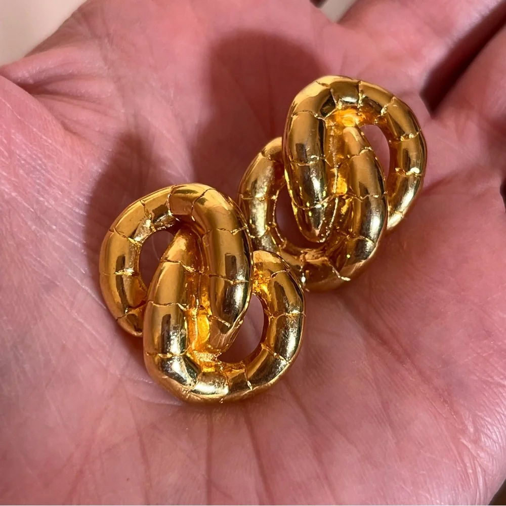 Vintage 80 90 Retro Omega Snake Chain Infinite Knot Heavy Gold Pierced Earrings - Picture 5 of 13